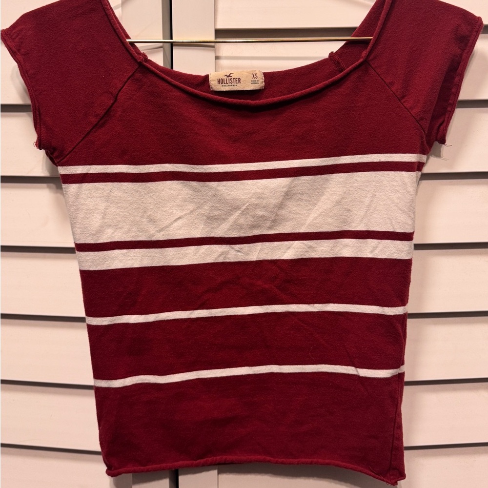 Hollister Women's Burgundy and White Striped Tee